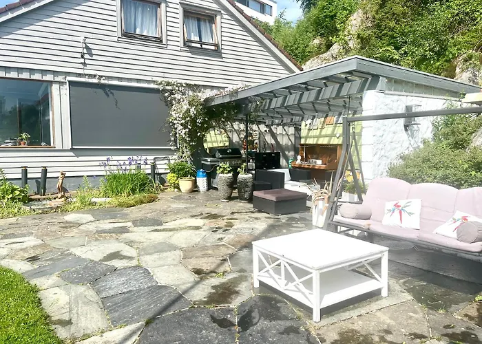 Med Panoramautsikt, Stor Uteplass Og 100 M Fra Badestrand Villa