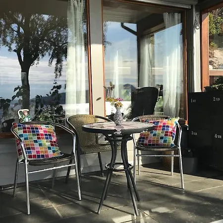 Med Panoramautsikt, Stor Uteplass Og 100 M Fra Badestrand Вилла