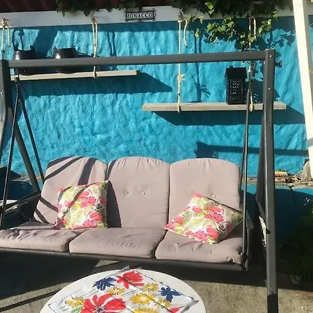 Med Panoramautsikt, Stor Uteplass Og 100 M Fra Badestrand *