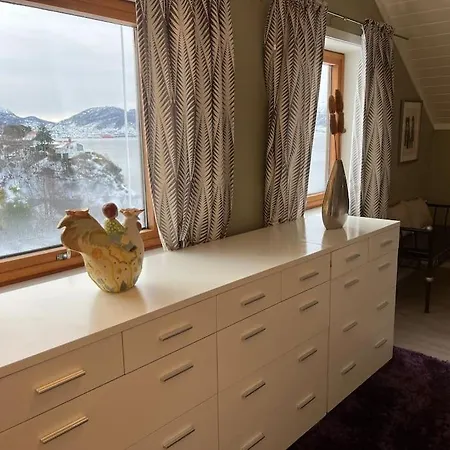 Villa Med Panoramautsikt, Stor Uteplass Og 100 M Fra Badestrand *