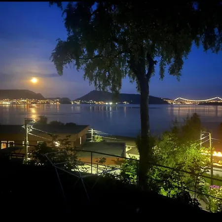 فيلة Villa Med Panoramautsikt, Stor Uteplass Og 100 M Fra Badestrand *