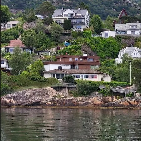 Вилла Med Panoramautsikt, Stor Uteplass Og 100 M Fra Badestrand *