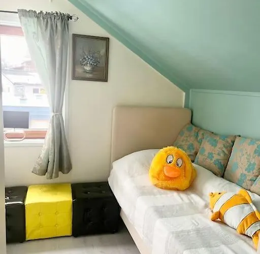 Med Panoramautsikt, Stor Uteplass Og 100 M Fra Badestrand