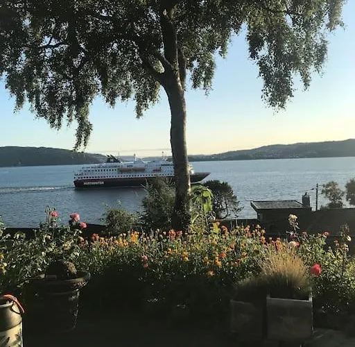 Med Panoramautsikt, Stor Uteplass Og 100 M Fra Badestrand Вілла
