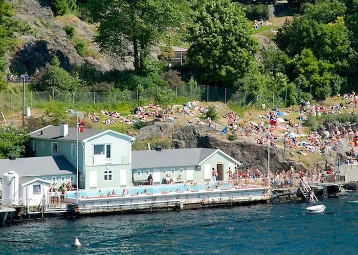 Med Panoramautsikt, Stor Uteplass Og 100 M Fra Badestrand Bergen