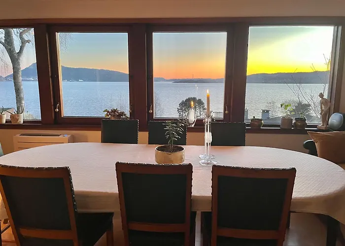 Med Panoramautsikt, Stor Uteplass Og 100 M Fra Badestrand Берген