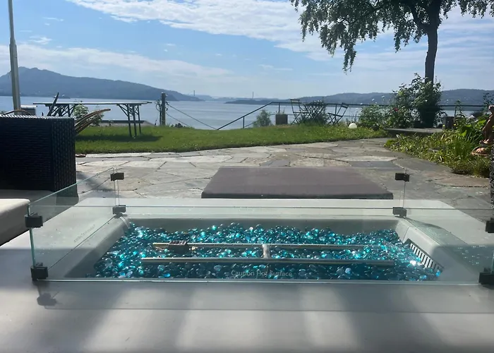 Med Panoramautsikt, Stor Uteplass Og 100 M Fra Badestrand Вілла