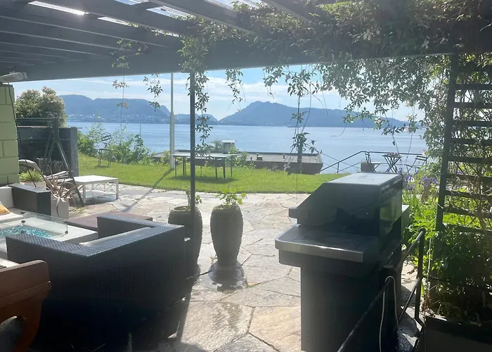 Med Panoramautsikt, Stor Uteplass Og 100 M Fra Badestrand *