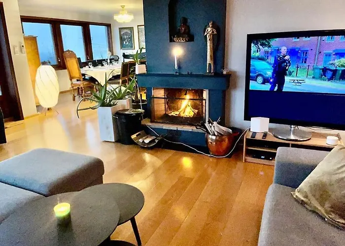 Med Panoramautsikt, Stor Uteplass Og 100 M Fra Badestrand 卑爾根