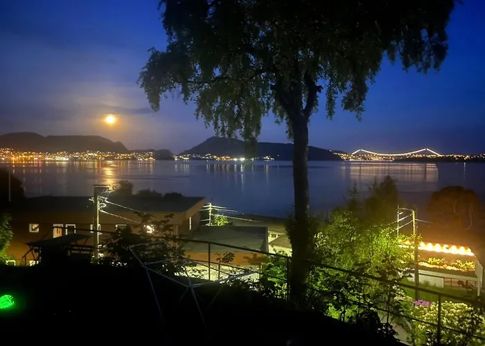 别墅 Med Panoramautsikt, Stor Uteplass Og 100 M Fra Badestrand *